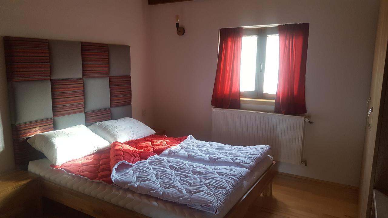 Bed and Breakfast Konoba Ognjiste à Sokolac  Extérieur photo