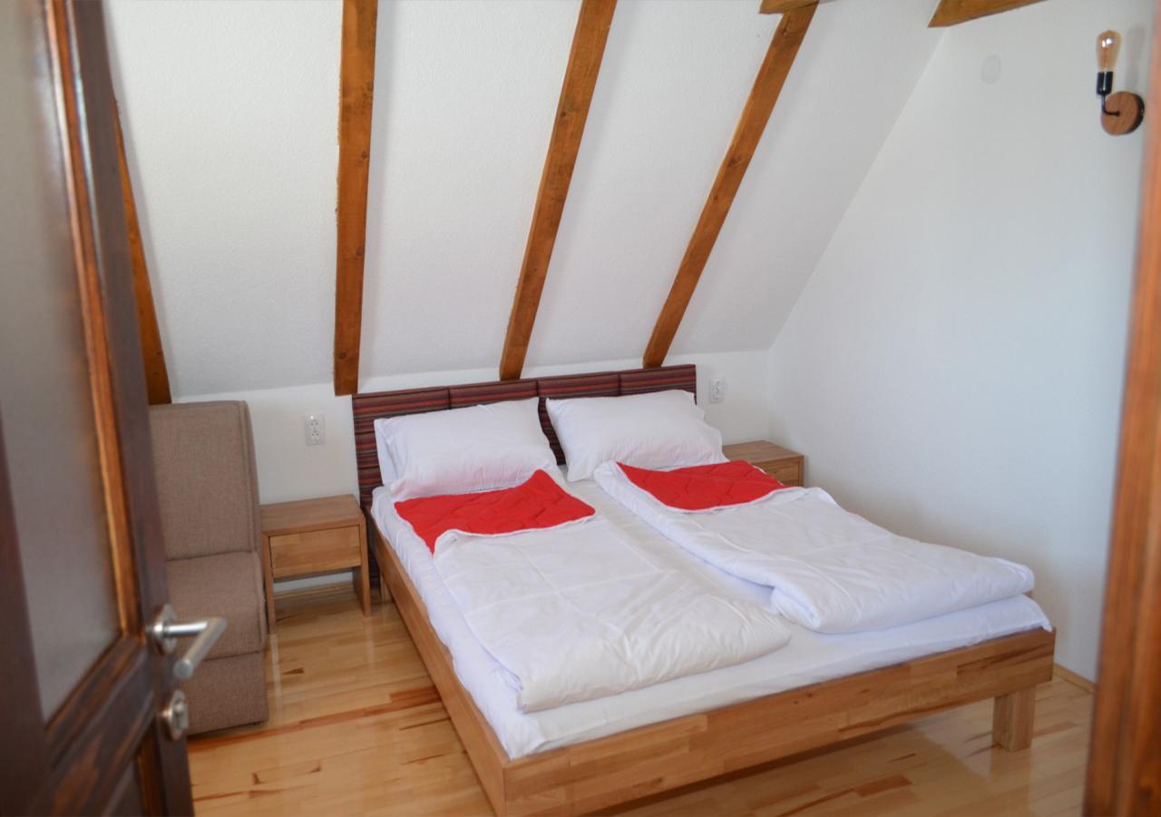Bed and Breakfast Konoba Ognjiste à Sokolac  Extérieur photo