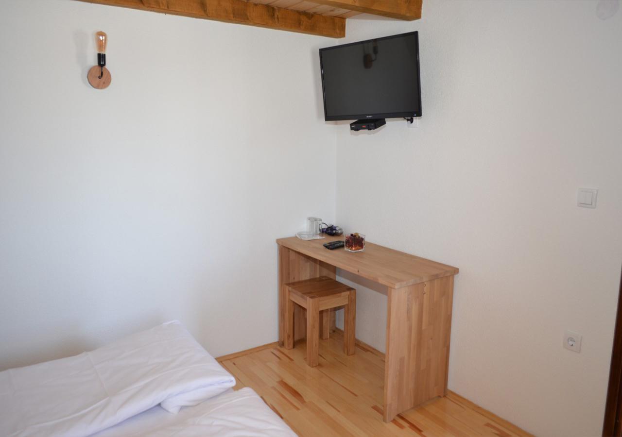 Bed and Breakfast Konoba Ognjiste à Sokolac  Extérieur photo