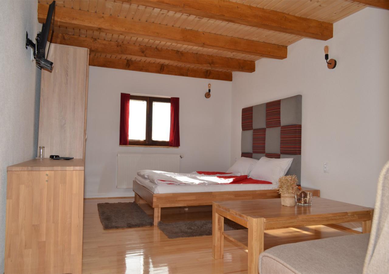 Bed and Breakfast Konoba Ognjiste à Sokolac  Extérieur photo