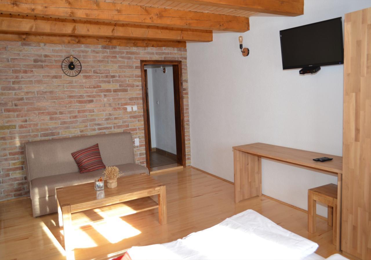 Bed and Breakfast Konoba Ognjiste à Sokolac  Extérieur photo