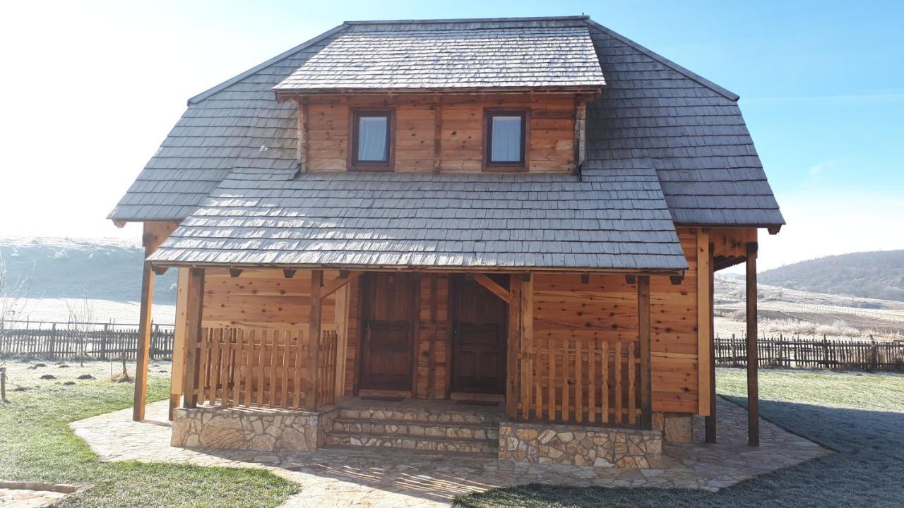 Bed and Breakfast Konoba Ognjiste à Sokolac  Extérieur photo