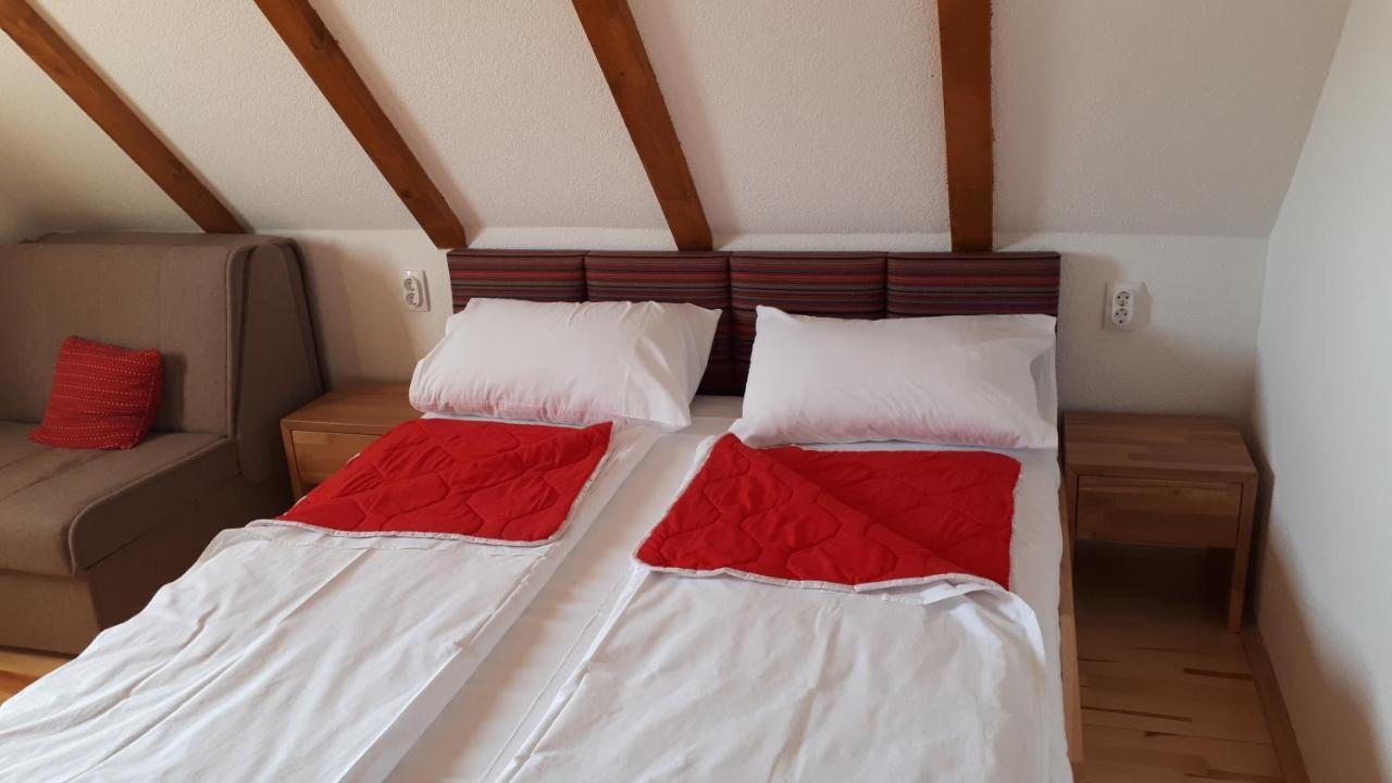 Bed and Breakfast Konoba Ognjiste à Sokolac  Extérieur photo