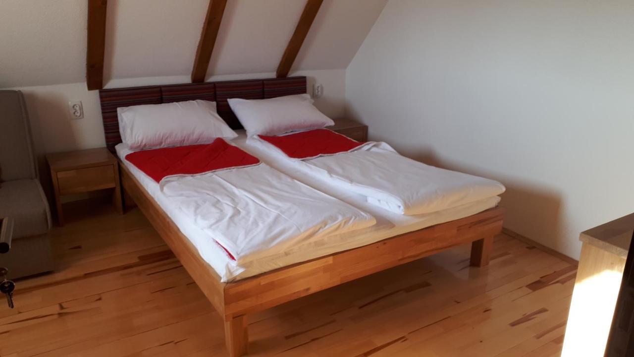 Bed and Breakfast Konoba Ognjiste à Sokolac  Extérieur photo