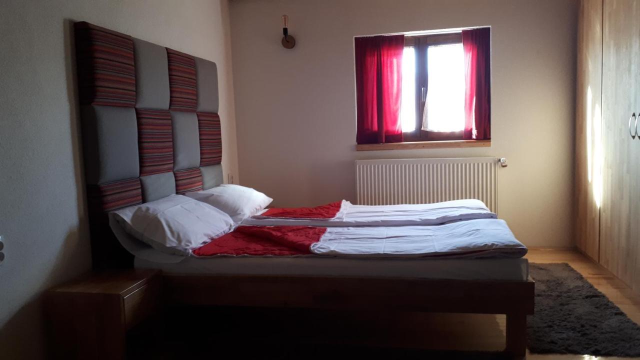 Bed and Breakfast Konoba Ognjiste à Sokolac  Extérieur photo