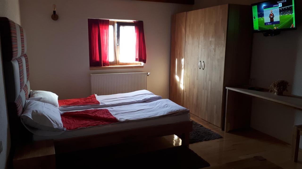 Bed and Breakfast Konoba Ognjiste à Sokolac  Extérieur photo