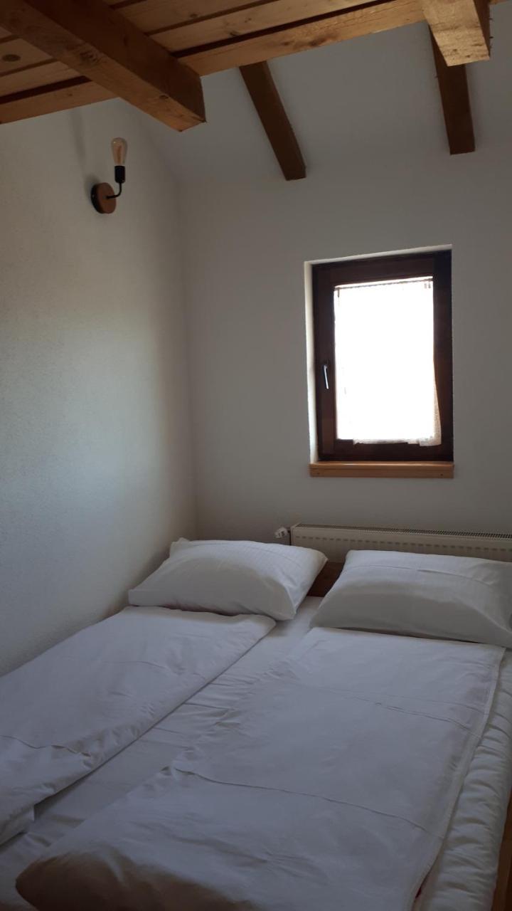 Bed and Breakfast Konoba Ognjiste à Sokolac  Extérieur photo