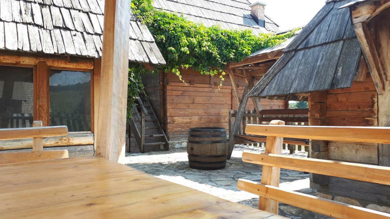 Bed and Breakfast Konoba Ognjiste à Sokolac  Extérieur photo