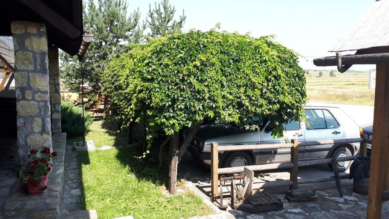 Bed and Breakfast Konoba Ognjiste à Sokolac  Extérieur photo
