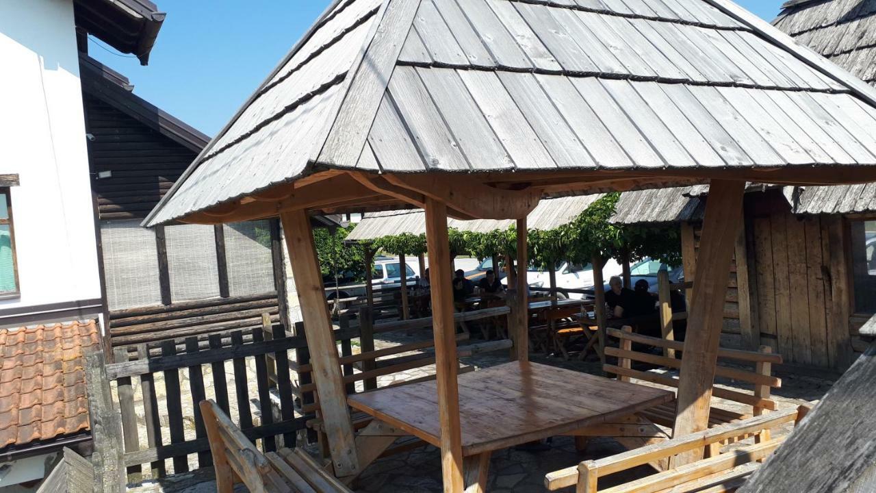 Bed and Breakfast Konoba Ognjiste à Sokolac  Extérieur photo