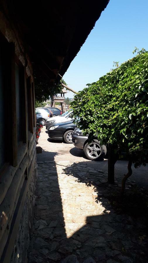 Bed and Breakfast Konoba Ognjiste à Sokolac  Extérieur photo