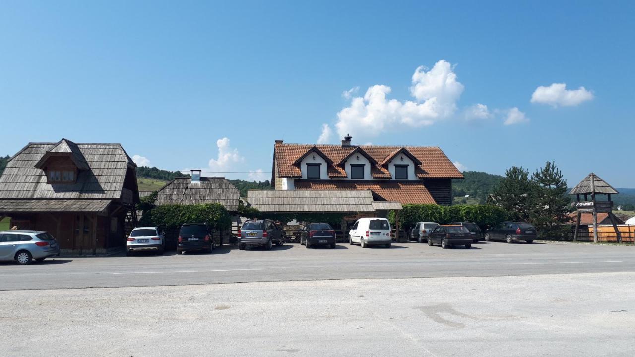 Bed and Breakfast Konoba Ognjiste à Sokolac  Extérieur photo