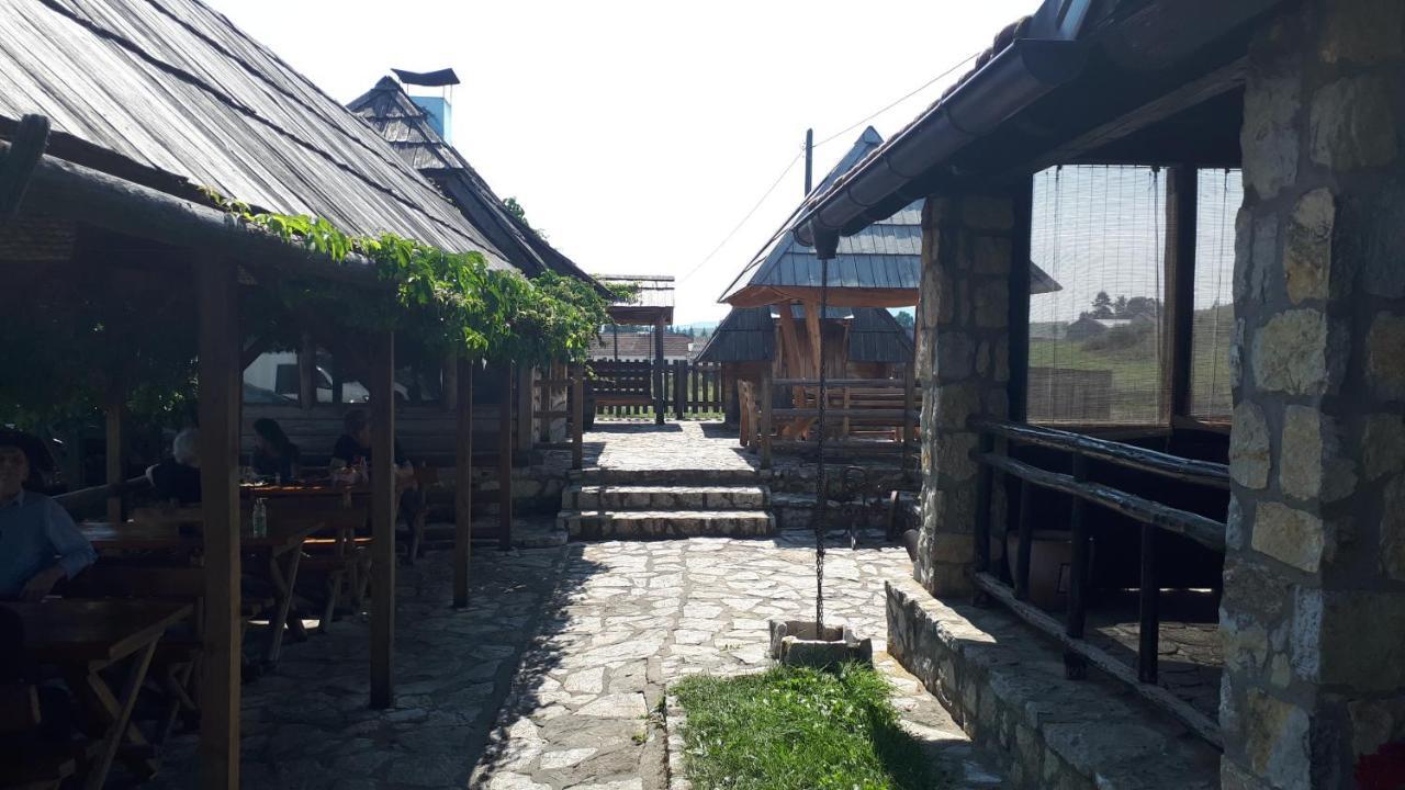 Bed and Breakfast Konoba Ognjiste à Sokolac  Extérieur photo